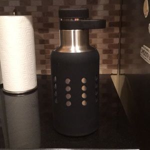 Hydroflask 64 oz Growler with Protective Skin